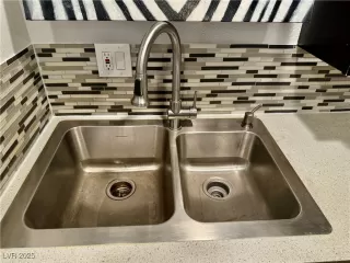 Photo #3: 2705743 Listing 