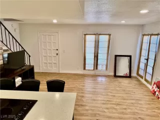 Photo #5: 2705743 Listing 