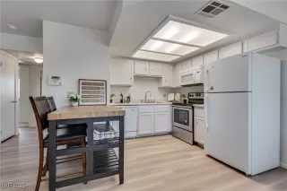 Photo #5: 2705780 Listing