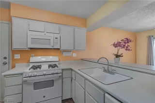 Photo #5: 2705804 Listing 