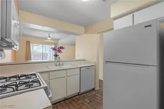 Photo #6: 2705804 Listing 