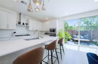 Photo #6: 2705815 Listing