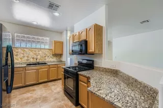 Photo #5: 2705822 Listing