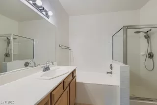 Photo #6: 2705822 Listing