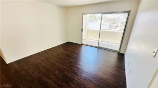 Photo #3: 2705853 Listing