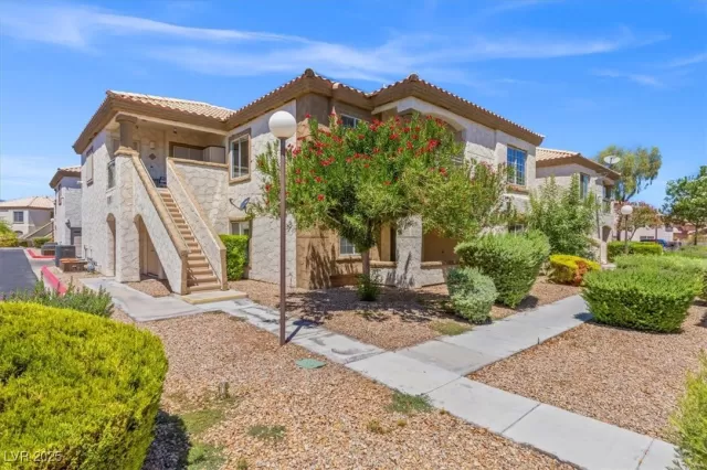 MLS: 2705880 Condo For Sale