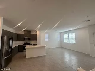 Photo #5: 2705888 Listing