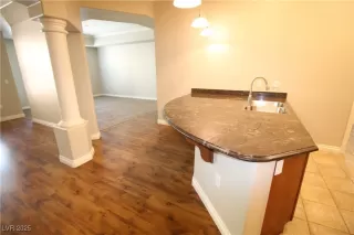 Photo #5: 2705897 Listing