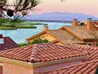 More Details about MLS # 2705907 : 30 STRADA DI VILLAGGIO 204