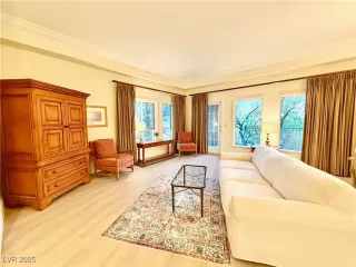 Photo #4: 2705907 Listing