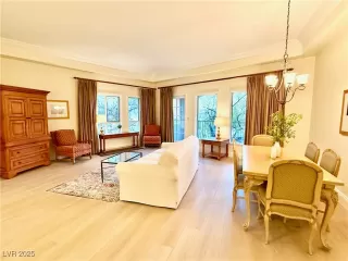 Photo #6: 2705907 Listing