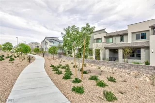 Photo #2: 2705921 Listing 