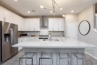 Photo #5: 2705921 Listing 