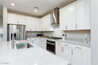 Photo #6: 2705921 Listing 