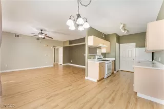 Photo #4: 2705952 Listing