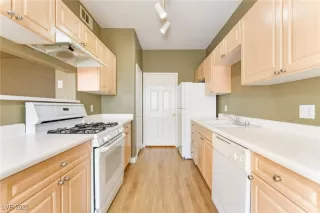 Photo #6: 2705952 Listing