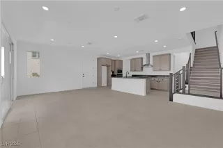 Photo #6: 2705954 Listing