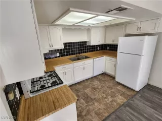 Photo #5: 2705980 Listing 