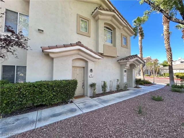 MLS: 2705987 Condo For Sale