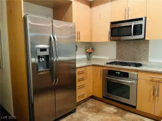 Photo #2: 2705993 Listing 