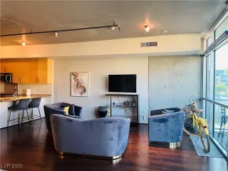 Photo #3: 2705993 Listing 