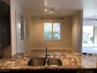 Photo #3: 2705994 Listing