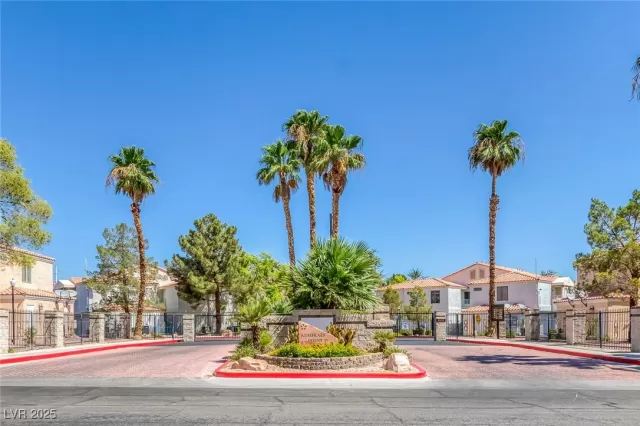 MLS: 2705996 Condo For Sale