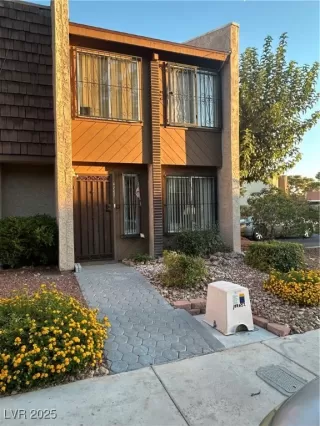 Photo #1: 2706006 Listing