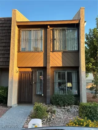 Photo #2: 2706006 Listing