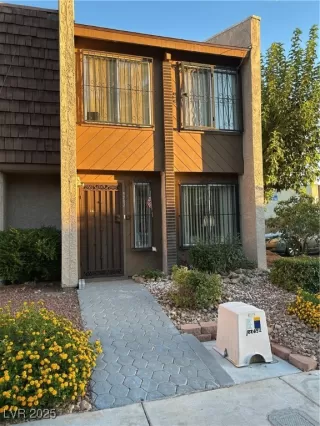 Photo #4: 2706006 Listing