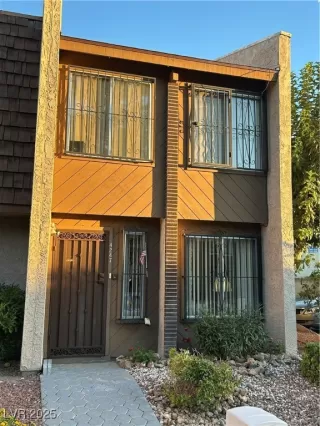 Photo #5: 2706006 Listing