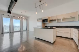 Photo #5: 2706010 Listing