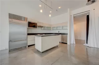 Photo #6: 2706010 Listing