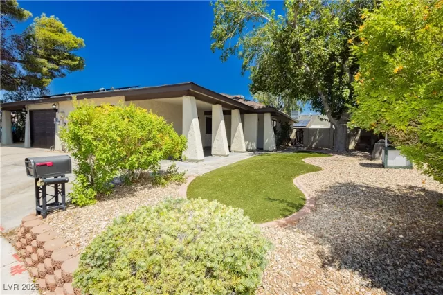 MLS: 2706021 Condo For Sale