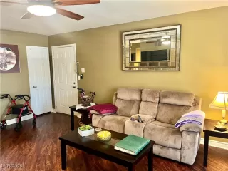 Photo #4: 2706066 Listing