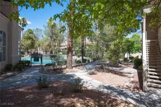 Photo #5: 2706094 Listing