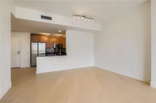 Photo #5: 2706100 Listing