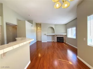 Photo #3: 2706191 Listing