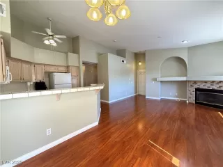 Photo #4: 2706191 Listing