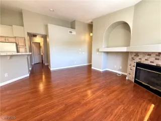 Photo #5: 2706191 Listing