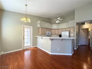 Photo #6: 2706191 Listing