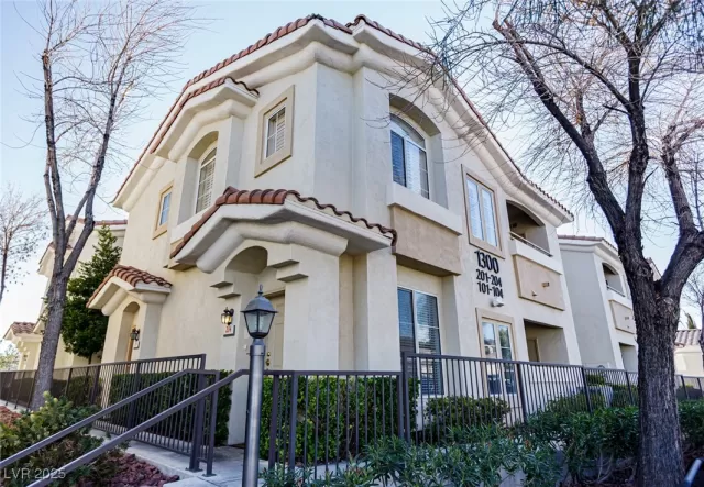 MLS: 2706226 Condo For Sale