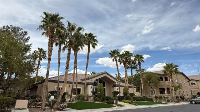 MLS: 2706284 Condo For Sale