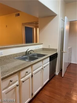 Photo #5: 2706288 Listing