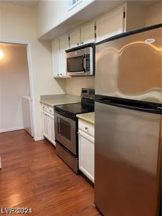 Photo #6: 2706288 Listing