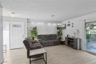 Photo #5: 2706313 Listing