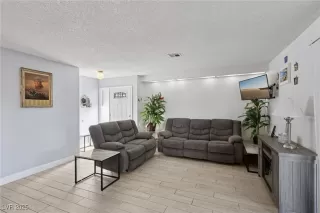 Photo #6: 2706313 Listing