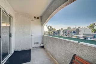 Photo #3: 2706332 Listing 