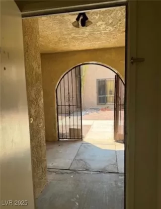 Photo #4: 2706371 Listing