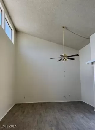 Photo #6: 2706371 Listing